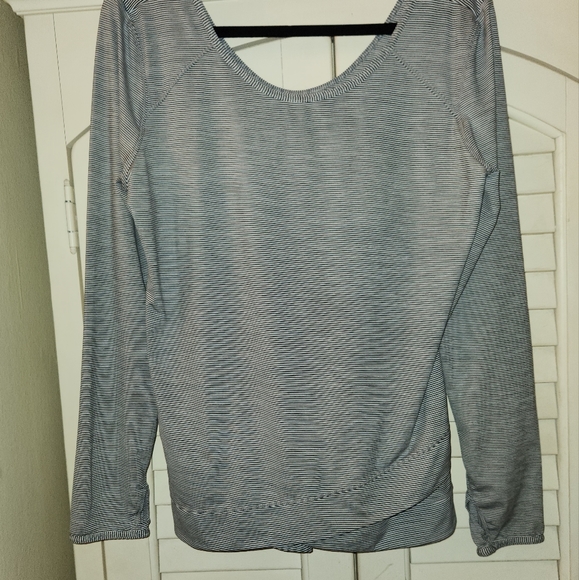 Lovely Zella Jersey Athletic Top with Beautiful details!      Sz XL - Picture 6 of 14